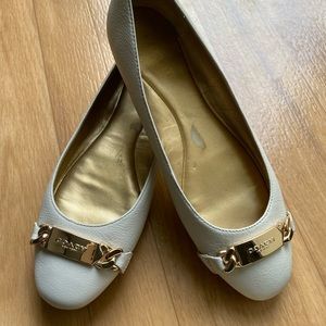 😍 💵 ⬇️ Coach Cream White Ballet Flats Size 6.5 NWOT Designer Shoe